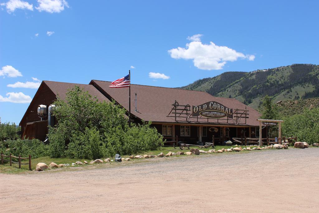 Old Corral Hotel Centennial Exterior foto